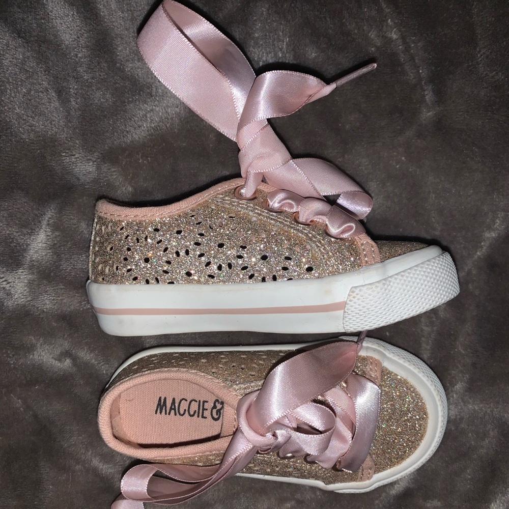 Toddler glitter sneakers. Size 5M